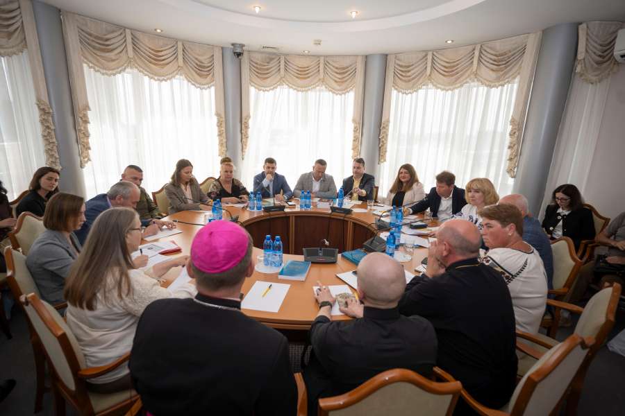 Круглий стіл: «Формування української ідентичності під час війни».